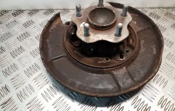 Nissan Juke I F15 Rear wheel hub