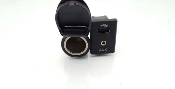 Nissan Qashqai AUX in-socket connector 795405004 20133502948 117B4