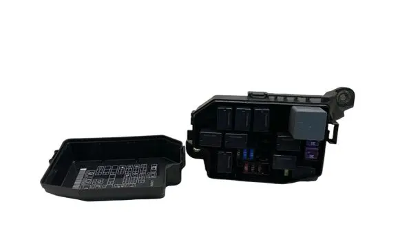 Mitsubishi Outlander Fuse module 0524NA 3746NA 7632NA