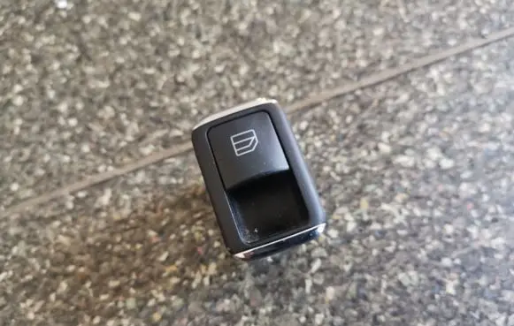 Mercedes-Benz C W204 Electric window control switch A2048700451