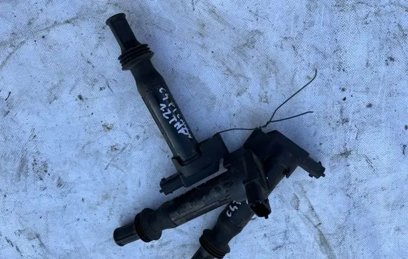 Citroen C4 II Picasso High voltage ignition coil 9675390980