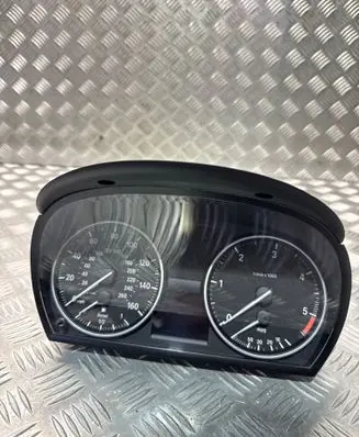 Speedometer (instrument cluster)