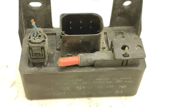 Mercedes-Benz Sprinter W906 Glow plug pre-heat relay 0095453516 899089000 169750655