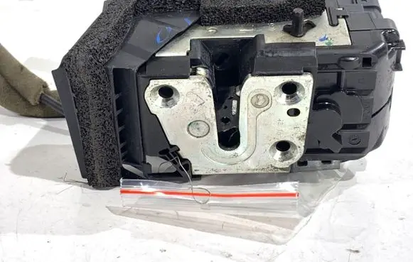Renault Kadjar Rear door lock 