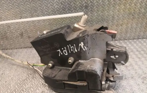 Mercedes-Benz Vaneo W414 Coupe door lock (next to the handle) 4147200435
