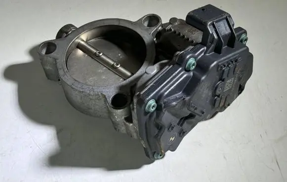 BMW 5 G30 G31 Throttle valve 7619008 13547619008