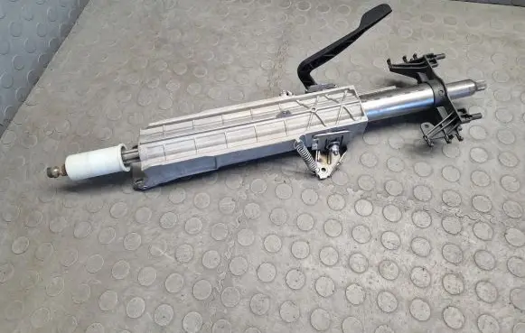 BMW 4 F32 F33 Steering wheel axle 6858559 17100200045 743034