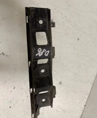 Volkswagen PASSAT B6 Front bumper mounting bracket 3C0807184