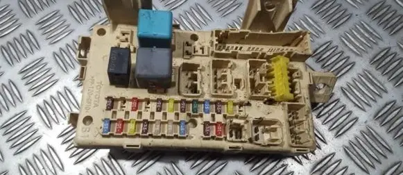 Toyota Avensis T250 Fuse box set 82641CA020F 82641-CA020-F