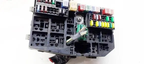 Ford Mondeo Mk III Fuse box set 1s7t14142aa 1s7t-14142-aa