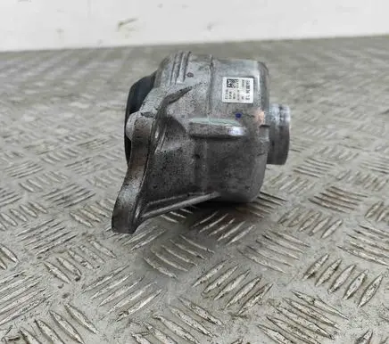 Mercedes-Benz C W205 Engine mount bracket A2052407800
