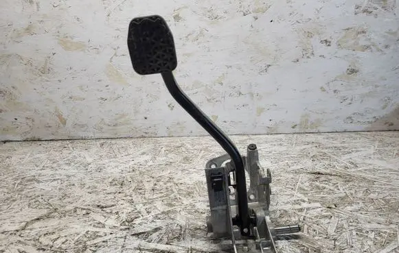 BMW 1 E81 E87 Clutch pedal 4232246778977