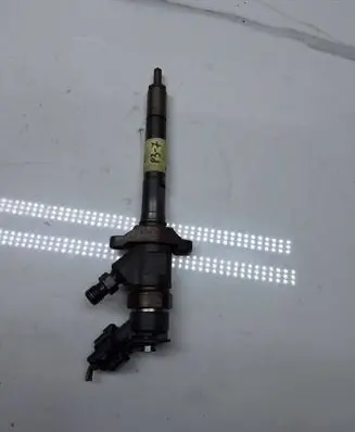 Peugeot Partner Fuel injector 0445110311