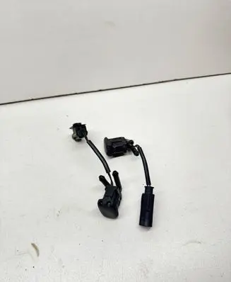 BMW 5 E39 Windshield washer spray nozzle 61668361042 8361042
