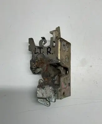 Volkswagen II LT Front door lock A901720 1135