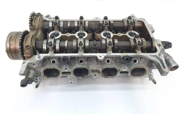 Toyota Yaris Engine head 