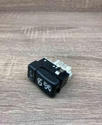 Volvo 850 Seat heating switch 9148766 95W06K