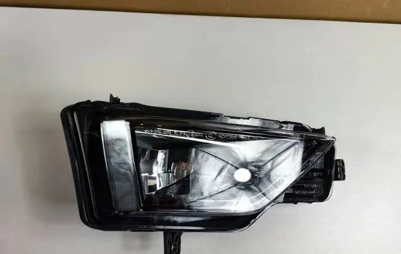 Volkswagen Golf VIII Front fog light 510941662D 1ND1945 01171804