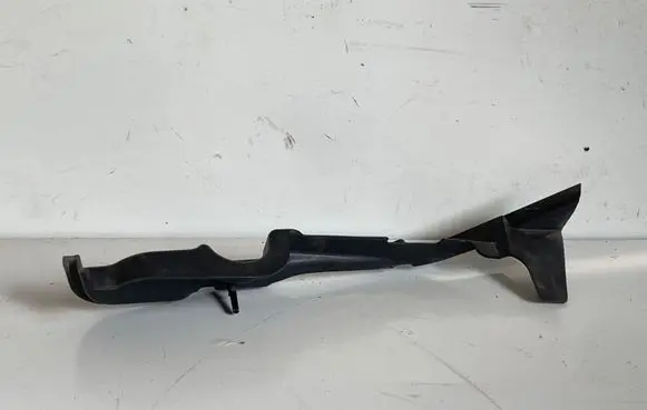 Land Rover Evoque II Wiper trim K8D202253A