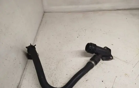 Engine coolant pipe/hose