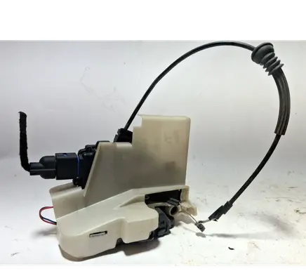 Volkswagen Polo Front door lock 1J0973714