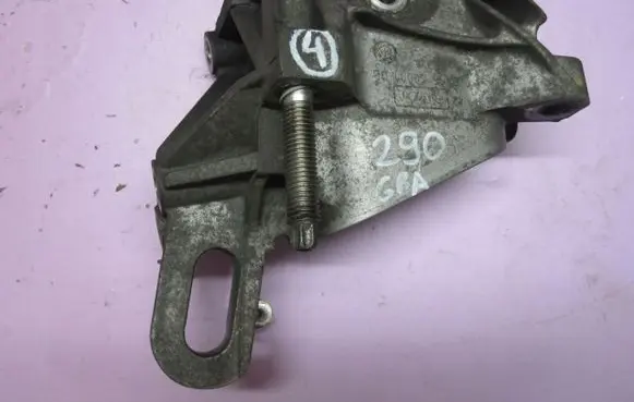 Ford Fiesta Engine mounting bracket 290GB