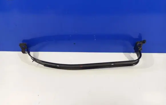 Fuel tank mounting bracket