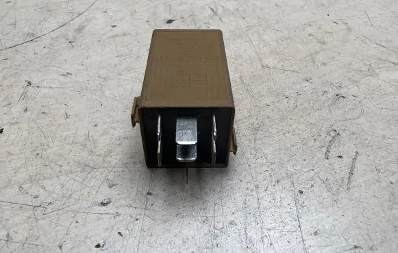 BMW 5 E60 E61 Window control relay 61368384505 V23111B3001X15