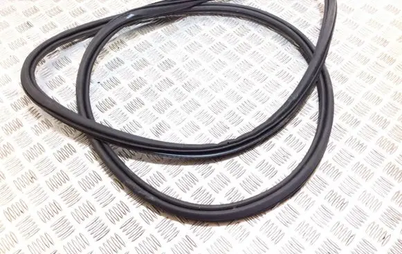 Volvo XC90 Front door rubber seal 31475673