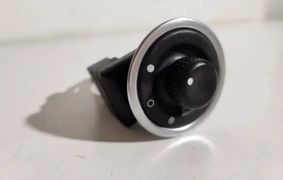 Wing mirror switch
