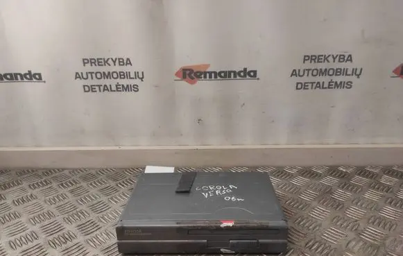 Toyota Corolla Verso AR10 Navigation unit CD/DVD player 0866200880