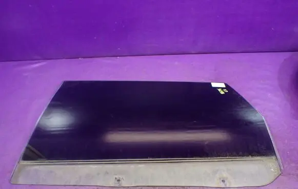 Hyundai Trajet Front door window glass four-door