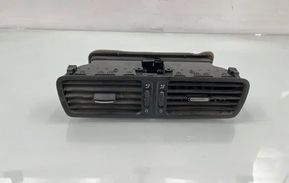 Volkswagen PASSAT B6 Dash center air vent grill 3C1819728E T00243861 P0108668