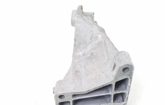 Mercedes-Benz CLS C218 X218 Engine mounting bracket A6422235404