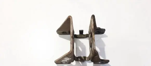 Peugeot 607 Engine mounting bracket