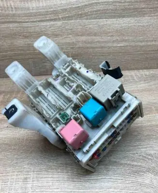 Toyota Prius (XW20) Fuse module 8273047290 701165775