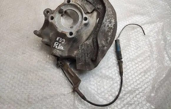 BMW 5 E39 Front wheel hub 1092854R 1091988 31351091988