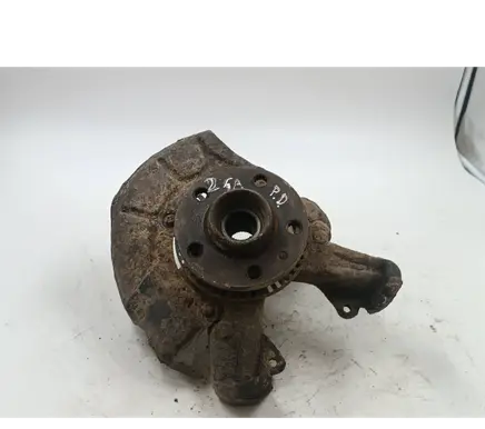 Volkswagen Golf IV Front wheel hub 2666D