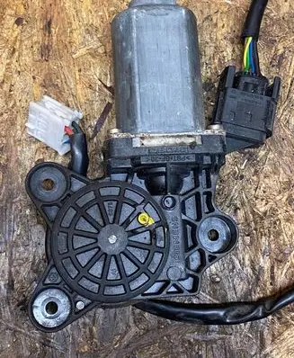 Mercedes-Benz S W220 Front door window regulator motor A2208200715