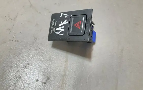 Volkswagen Golf VII Hazard light switch 5G2919225 A15217