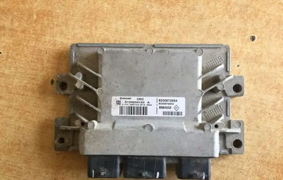 Dacia Sandero Engine control unit/module 8200672654 8200672644 S120204120A