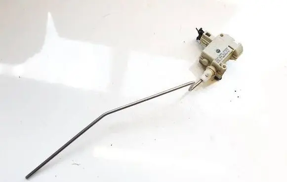 Volkswagen PASSAT B7 Central locking motor 3AA810773