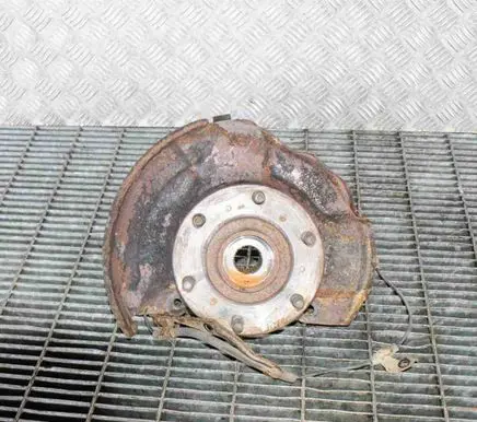 Mitsubishi L200 Front wheel hub