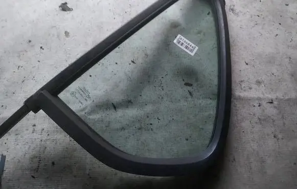 Opel Frontera B Rear vent window glass as2