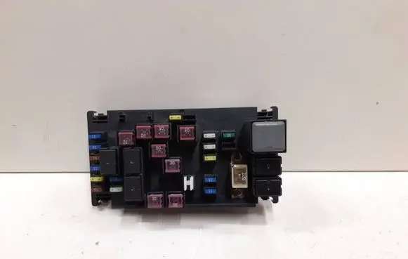 Subaru Legacy Fuse module MB100200B 82241AG000