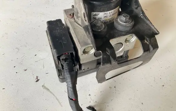 Ford Galaxy ABS Pump 7M3907379G 5WK84012 10092503173