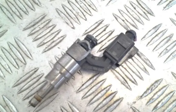 Volkswagen Golf V Fuel injector 03C906036A
