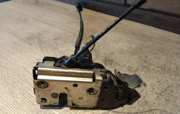 Renault Laguna II Front door lock