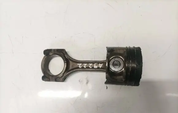 Toyota Corolla Verso AR10 Piston with connecting rod