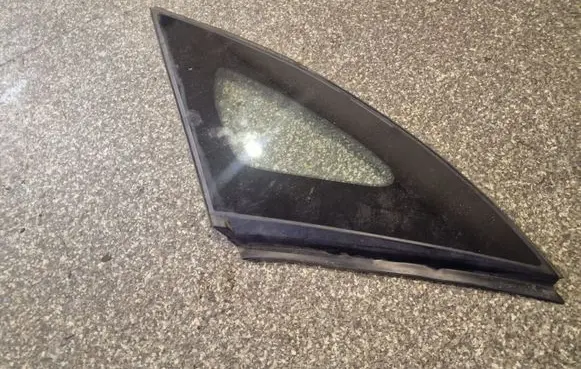 Rear vent window glass